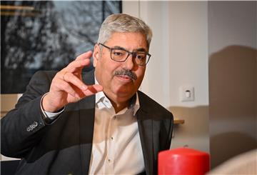 Er würde im Überseehafen einiges anders machen: Bremerhavens Oberbürgermeister Melf Grantz im Interview.