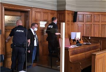 Eray Ö. aus Bremerhaven vor dem Bremer Landgericht.