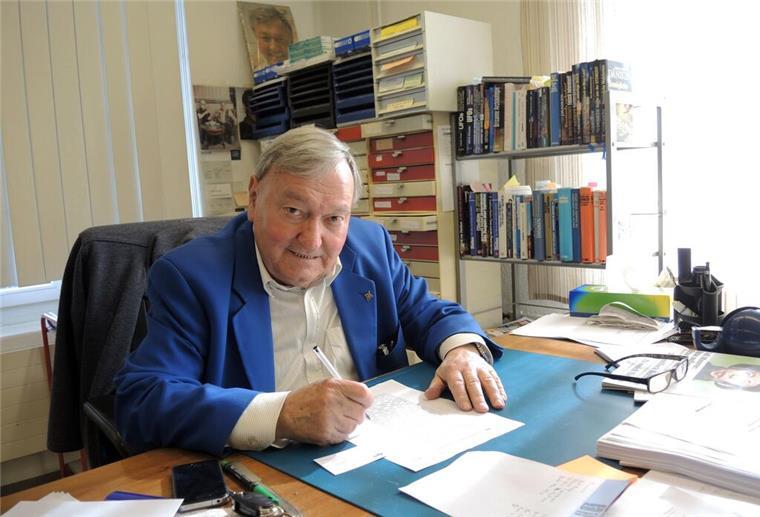 Mit Aliens auf Ich und Du: Erich von Däniken zum 90. Erich von Däniken: „Werde arbeiten, bis ich in die Grube steige.“