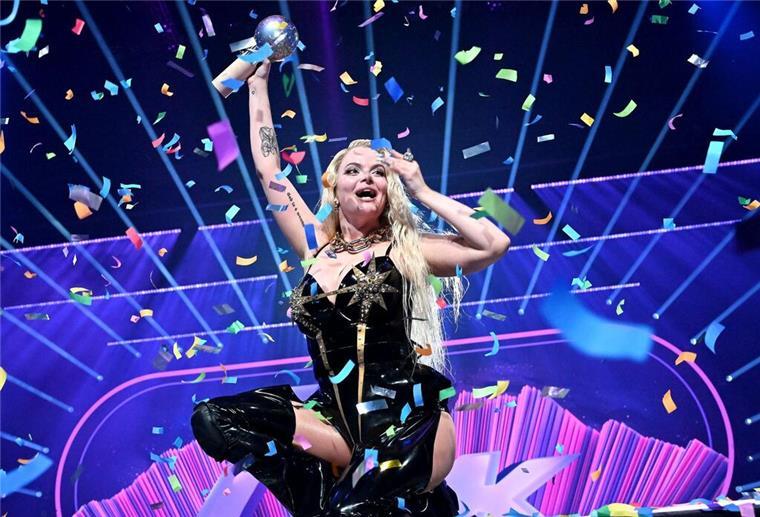 Erika Vikman feiert ihren Sieg beim finnischen Vorentscheid für den Eurovision Song Contest.