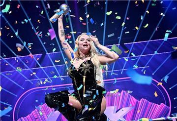 Erika Vikman feiert ihren Sieg beim finnischen Vorentscheid für den Eurovision Song Contest.