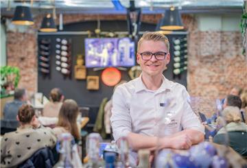 Erleichert, dass am Ende alles so gut geklappt hat: Phillip Ausborn, Inhaber des Restaurants B'Haven im Schaufenster Fischereihafen in Bremerhaven.