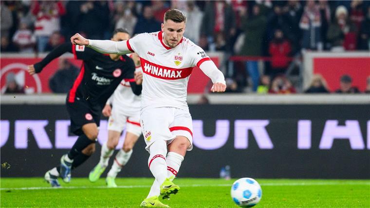 Eintracht-Sieg in Stuttgart mit Zitter-Schlussphase Ermedin Demirovic verschießt einen Strafstoß.