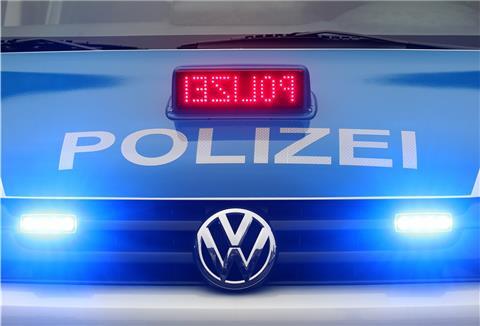Erneut ist der Fahrer eines Pedelecs verunfallt. Der 62-Jährige musste mit mittelschweren Verletzungen ins Krankenhaus gebracht werden. 