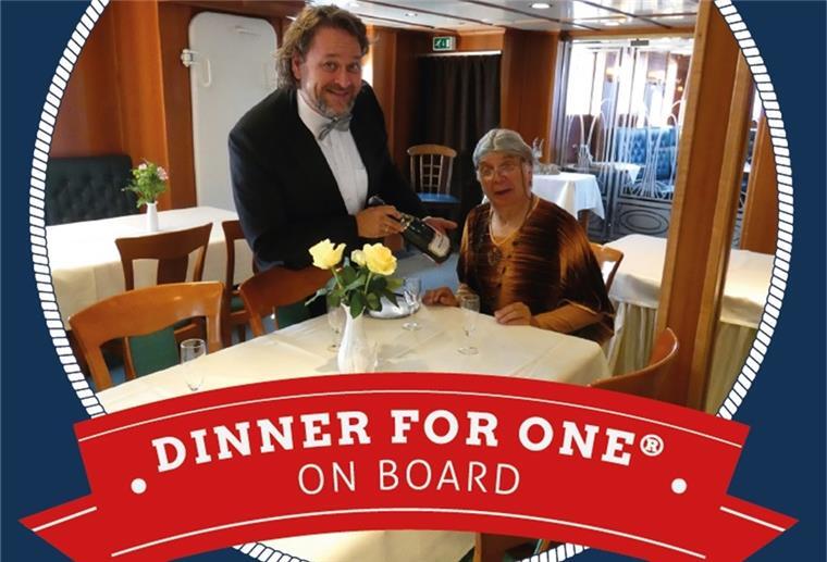Kultiger Sketch und das legendäre Abendessen "Dinner for One" auf dem Salondampfer Hansa