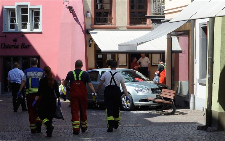 Dortmund: 79-Jähriger rast in abgestellte Autos - Vier Verletzte Erst Bad Säckingen (Foto), jetzt auch in Dortmund: Zwei Senioren haben als Autofahrer schwere Unfälle ausgelöst.