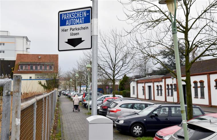 Bremerhaven: Diese Parkautomaten verschwinden wieder Erst da, dann weg: Die Parkautomaten an der Rudloffstraße werden wieder abgebaut. Sie waren nie "scharf" geschaltet.