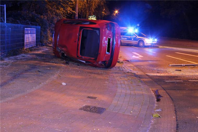 Erst fuhr sein Vater betrunken, dann baute ein 16-Jähriger einen Unfall in Bremen.