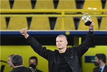Erst kürzlich wurde Dortmunds Erling Haaland von der UEFA als bester Stürmer des Jahres ausgezeichnet. Momentan ist der 21-Jährige verletzt.