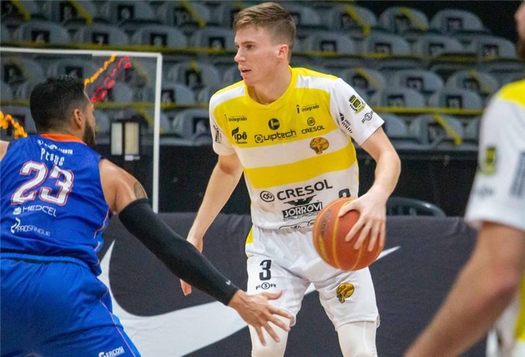 Eisbären sichern sich die Dienste von Scharfschütze Frierson Erste Auslandserfahrung hat Matt Frierson in der 1. Liga Brasiliens gesammelt. In der kommenden Saison trägt der Amerikaner das Eisbären-Trikot.