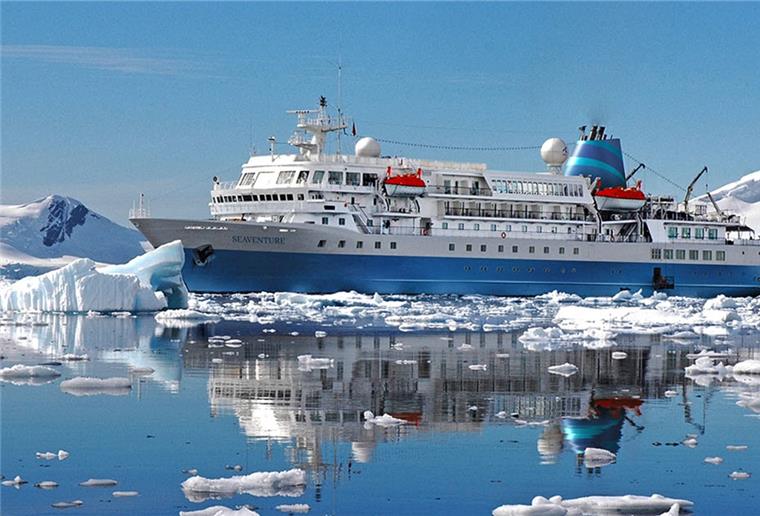 Erstes Schiff am Kreuzfahrtterminal: die „Seaventure“.