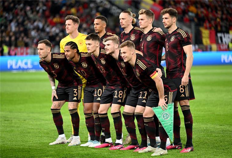 Deutschlands Spieler haben Aufstellung für ein Teambild genommen.