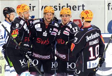 Erwarten heute mit Adler Mannheim einen schweren Gegner in der Eisarena: Die Fischtown Pinguins.