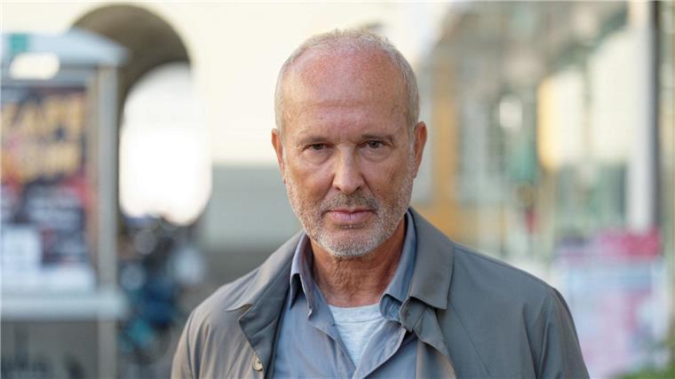 Erwin Wurm zum 70. - Mit „fettleibigen Autos“ zum Welterfolg Erwin Wurm macht Kunst mit hohem Wiedererkennungswert und tieferem Sinn. (Foto: Archiv)