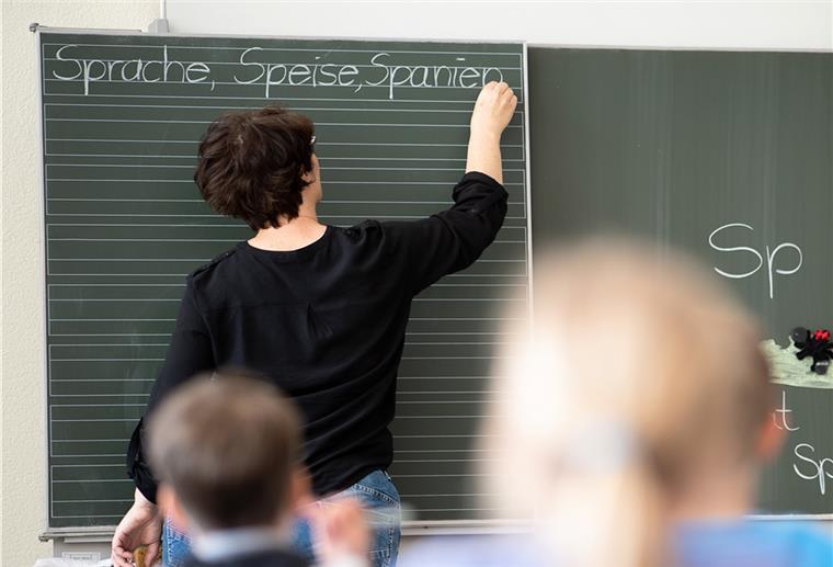 Verband will Notfallpläne für Schulen in Niedersachsen Es droht den Schulen ein massiver Personalausfall durch Quarantänemaßnahmen.