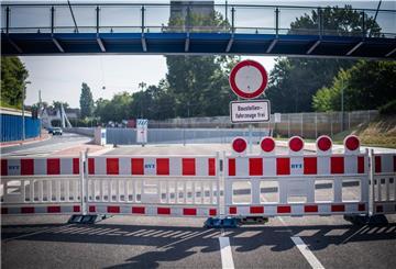 Es geht nicht weiter: Seit 2014 wird an der Hafenanbindung schon gebaut, eigentlich sollte der Verkehr schon seit fast drei Jahren fließen.