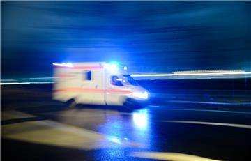 Es geht um einen Unglücksfall: Die Einsatzkräfte haben neben dem Otterndorfer Bahngleis eine Frauenleiche entdeckt.   