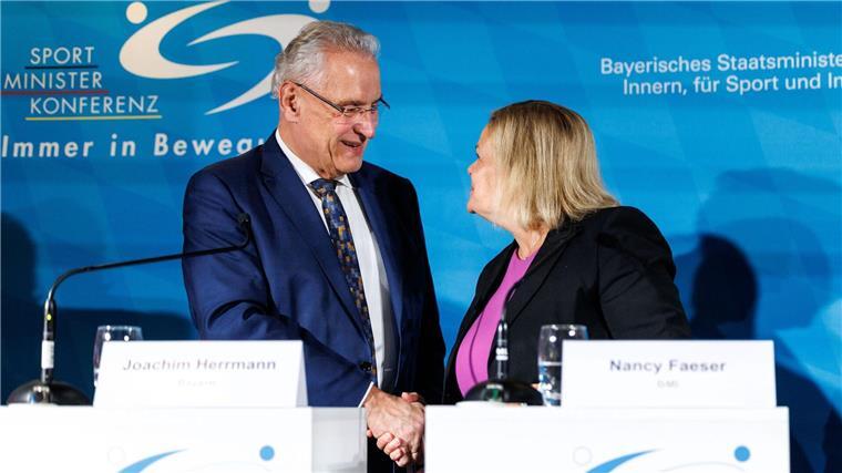 Es gibt noch einiges zu klären zwischen Joachim Herrmann (l) und Nancy Faeser (r).