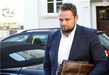 Es gibt weitere Hinweise über eine Verstrickung von Patrick Öztürk in den massenhaften Sozialbetrug. Der SPD-Fraktionsvorstand hat nun  Gesprächsbedarf. 