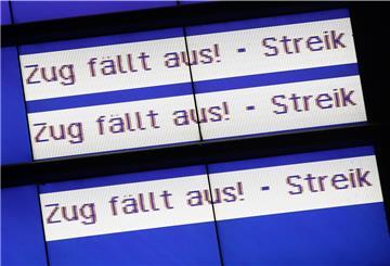 Es hat ein bundesweiter 48-stündiger Streik im Personenverkehr begonnen.