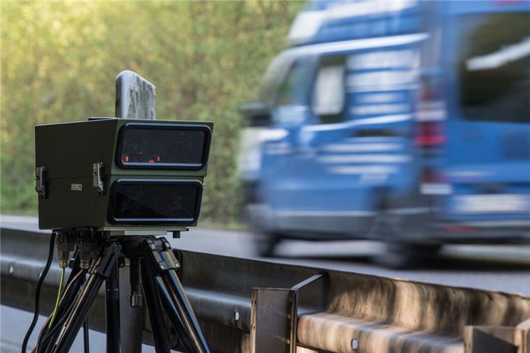Achtung, Autofahrer: Hier blitzt es nächste Woche in Zeven und umzu Es heißt wieder Fuß vom Gas: Auch in der Woche von Montag, 14. Januar, bis Freitag, 18. Januar, wird wieder in Zeven und umzu geblitzt.
