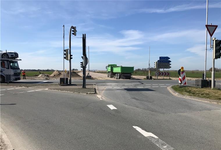 Es ist der wohl schwierigste Abschnitt des Projekts, die Anbindung der neuen B 211 an die B 212/Einmündung Weserstraße. Die Arbeiten beginnen am 6. April. 