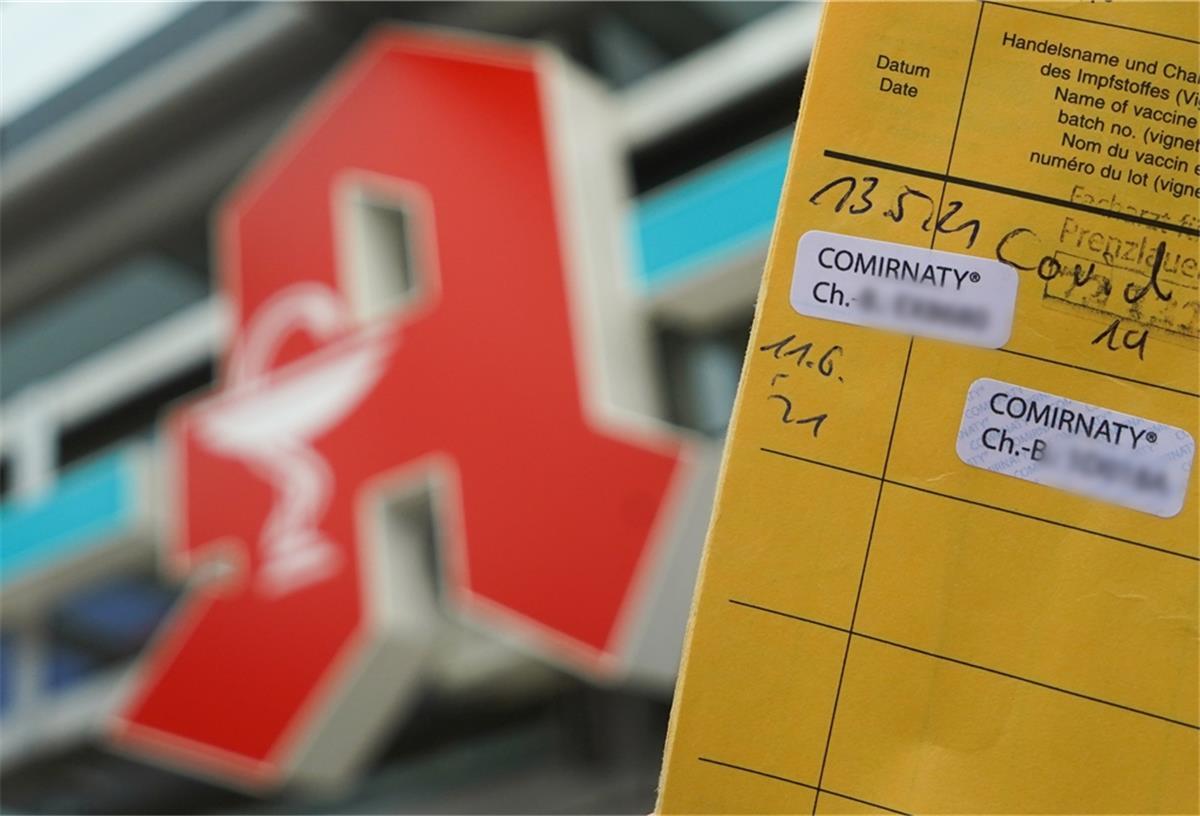 Es kommt immer öfter vor, dass Ungeimpfte mit gefälschten Impfpässen erwischt werden. Wie am Donnerstag in einer Apotheke in Bremervörde.