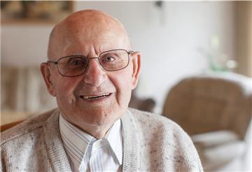 Es müssen wohl die väterlichen Gene sein, die ihm ein langes und gesundes Leben beschert haben, vermutet Albert Glass. Heute feiert der Mulsumer seinen 100. Geburtstag.