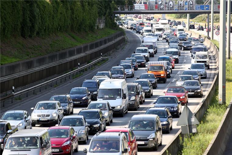 Es muss vor Pfingsten mit langen Staus auf den Autobahnen gerechnet werden.