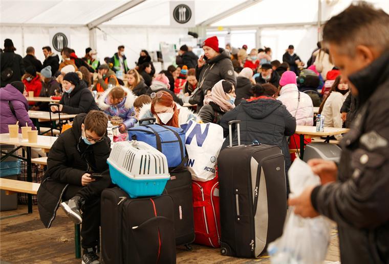 Bremerhaven: Aufnahme der Flüchtlinge kostete Millionen Es musste schnell gehen, als zu Beginn des Kriegs die Menschen die Ukraine verließen, um sich in Sicherheit zu bringen. Bremerhaven nahm direkt die Flüchtlinge auf. Der Senat will die Ausgaben jetzt an die Stadt zurückzahlen.
