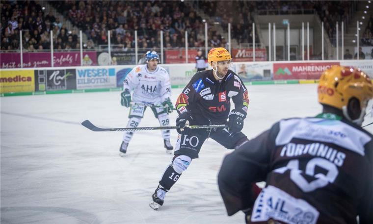 Pinguins spielen gegen die Kölner Haie am Limit Es sieht so aus, als könnte Brock Hooton (16) heute wieder spielen. Damit hätten die Pinguins vier komplette Sturmreihen zur Verfügung.