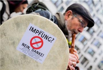 Es sind vor allem Ängste, die Menschen davon abhalten, sich impfen zu lassen. Auch bestehen Zweifel an der Wirksamkeit der Impfung. 