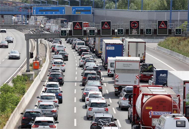 Es staut sich wieder suf Deutschlands Autobahnen.