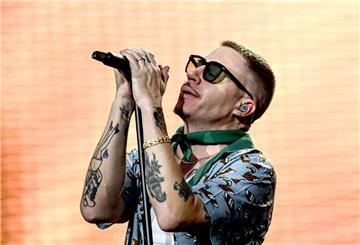 Der Rapper Macklemore auf der Bühne.