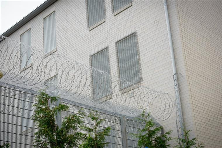 Es tut sich was bei der JVA in Bremerhaven-Lehe, um Schmugglern das Handwerk zu legen.