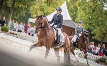 Esther Maruhn auf Pferd Franco Nero gewann Bronze bei der Reitpferdeprüfung für ...