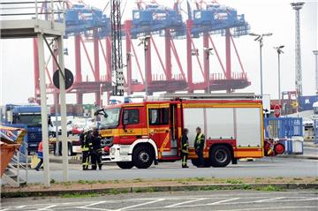 Etwa 100 Mal ist die Feuerwehr Bremerhaven im Hafen jährlich im Einsatz. Das Land zahlt dafür die Kosten.
