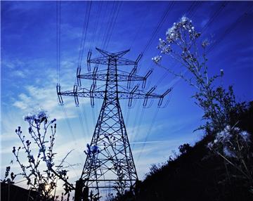 Etwa 1400 Kilometer Stromleitungen verlaufen über und unter Erde Bremerhavens.