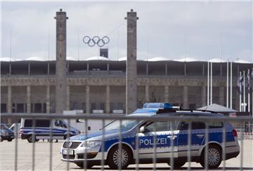 Etwa 1500 Polizisten sollen rund um das Fußball-Länderspiel zwischen Deutschland und England in Berlin für Sicherheit sorgen.
