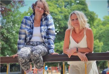 Eugenie Ivanova macht einen Bundesfreiwilligendienst und war vor Corona eine zusätzliche helfende Hand für Kita-Leiterin Susanne Heinlein. Jetzt darf sie gemeinsam mit einem ausgebildeten Erzieher eine Gruppe leiten.