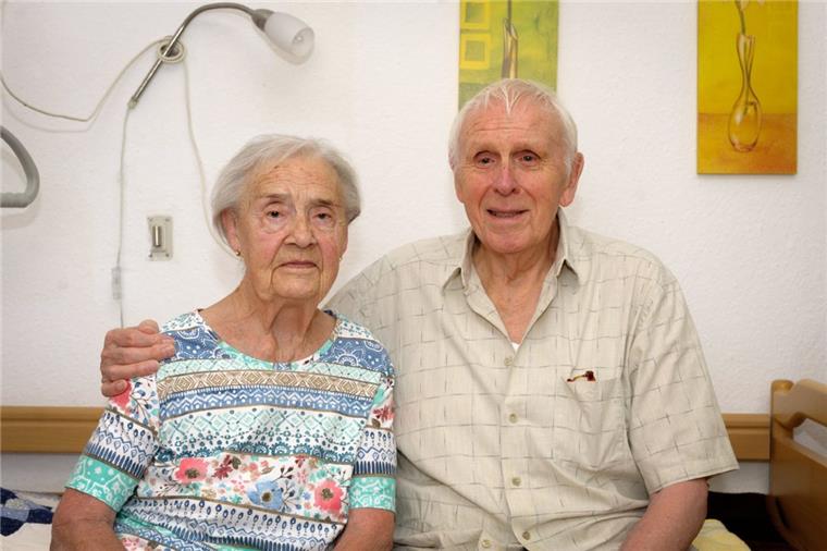 Eiserne Hochzeit in Lehe: Die erste Abfuhr gab's im Tivoli Eva und Günther Rebbe aus Lehe sind seit 65 Jahren verheiratet.