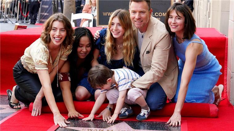Ewan McGregor mit Familie bei „Walk of Fame“-Ehrung Ewan McGregor bringt seine Familie zu der Zeremonie mit.