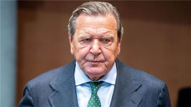 Ex-Kanzler Gerhard Schröder soll per Video-Zuschaltung dem Sonderausschuss des Landtags zur Klimastiftung MV Rede und Antwort stehen. (Archivbild)