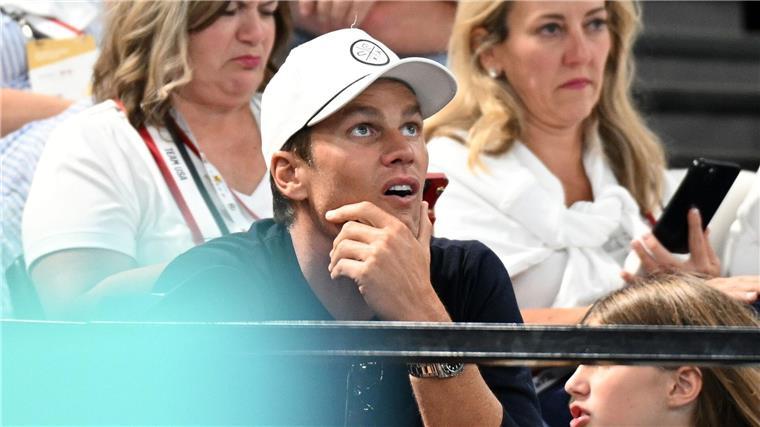 Kein weiteres Olympia-Gold: Superstar Biles patzt zweimal Ex-NFL-Superstar Tom Brady sitzt beim olympischen Turn-Finale aif der Tribüne.