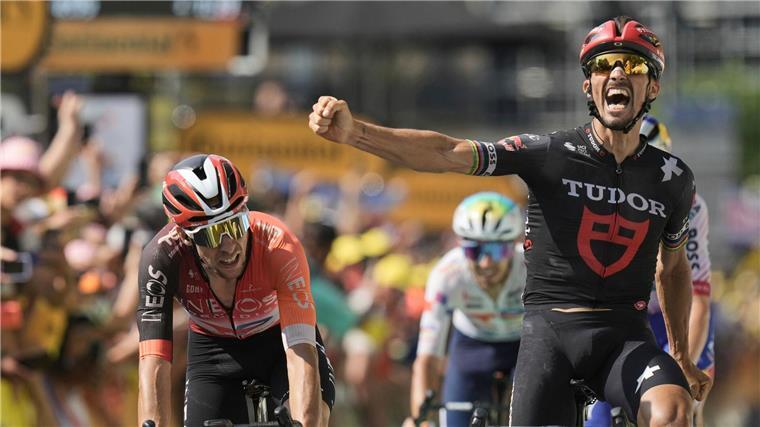 Ex-Weltmeister Julian Alaphilippe jubelt zu früh. 