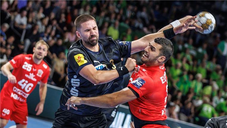 Fabian Wiede im Duell gegen Veszpréms Yehia Elderaa