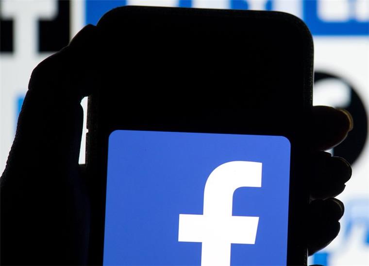 Facebook denkt darüber nach, seinen Messenger Dienst mit WhatsApp und Instagram zu verknüpfen. 