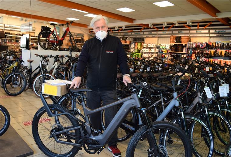 Fahrradhändler Bernd Heiland hat viele Kunden, die nach einer Alternative zum Auto suchen.