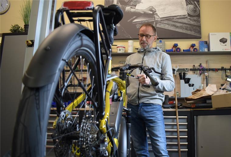 Fahrradhändler Frank Böschen aus Sellstedt sieht die neue Konkurrenz durch den ADAC gelassen. "Das gibt den Kunden doch ein Gefühl der Sicherheit, wenn sie zu längeren Touren aufbrechen", sagt der 57-Jährige.