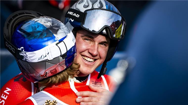 Nächste Schweizer Ski-Show: von Allmen entzaubert Odermatt Faire Geste: Der geschlagene Marco Odermatt (l.) gratulierte Franjo von Allmen zum Sieg.